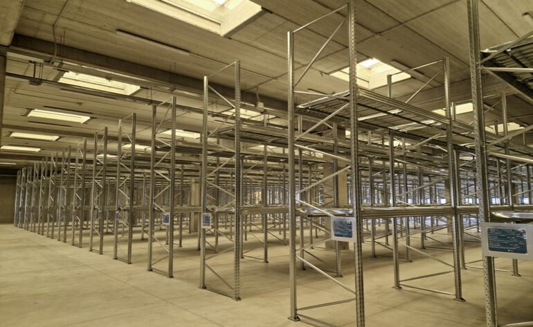 Impianto capi appesi e capi stesi - METALSISTEM LOGISTICA SRL ...